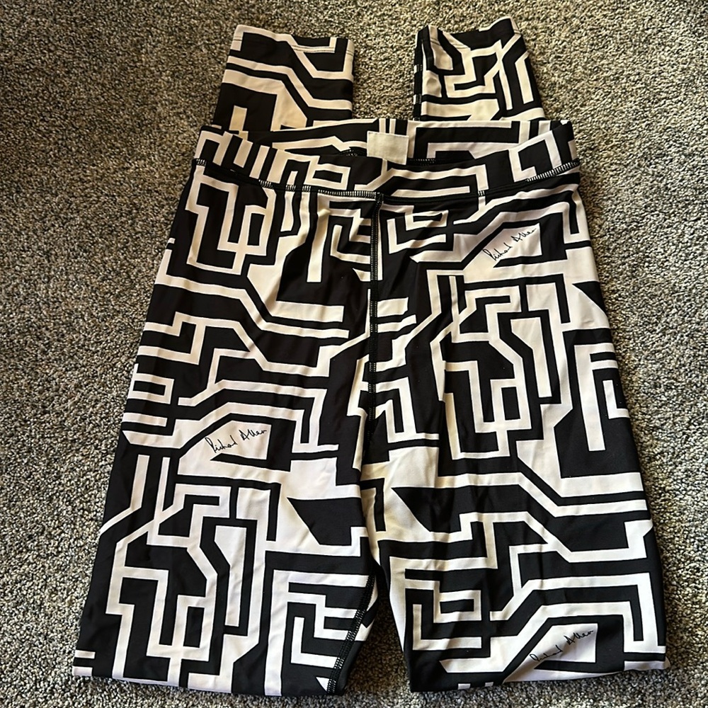 Richard Allen H&M LGeometric Pattern leggings cream black - Picture 1 of 5